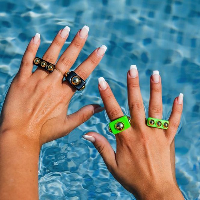 Hovedbilde Better Dayz Ring with 3 golden stones - green